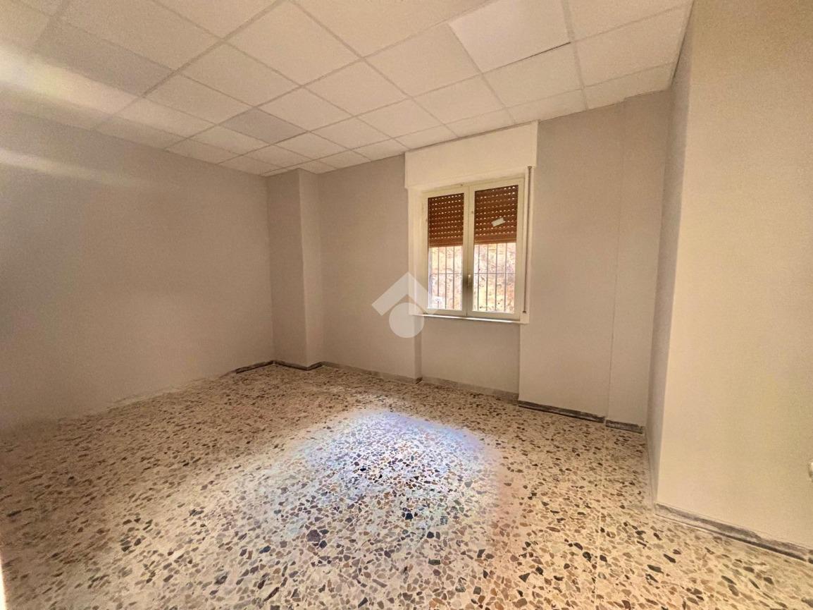 Ufficio in Corso Vittorio Emanuele 149, Torre Del Greco, {3} - Foto 1