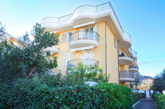 3-room flat in Via Salvo d'Acquisto 15, Grottammare - Photo 1