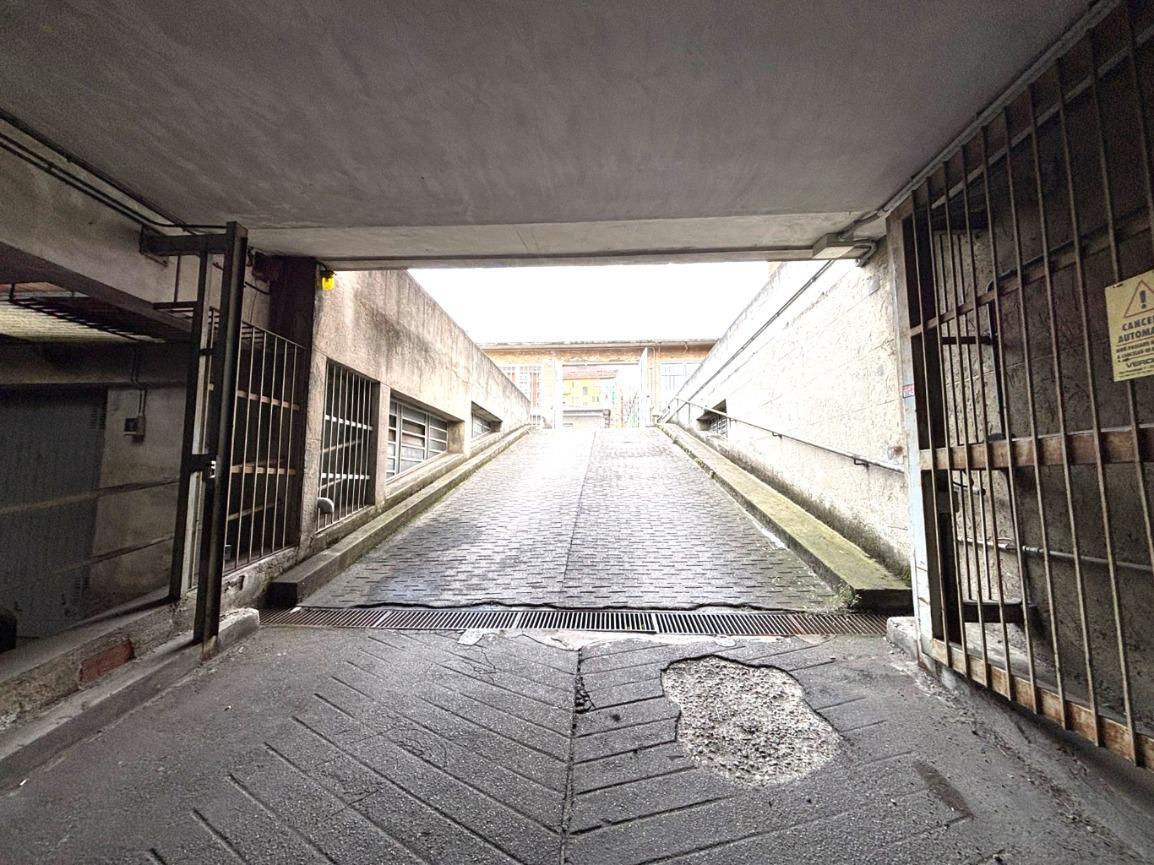Magazzino in Via Ponderano 27, Torino, {3} - Foto 1