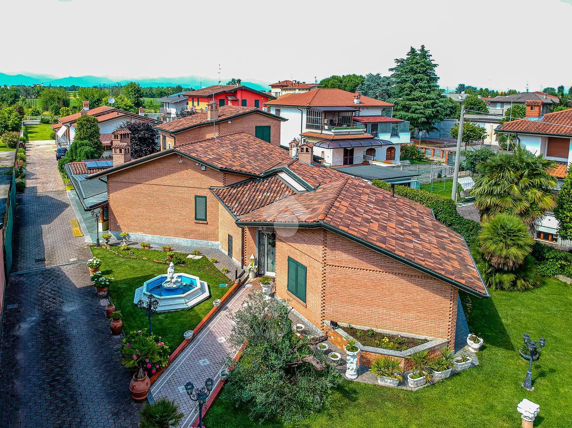 Villa in vendita a Castel Rozzone