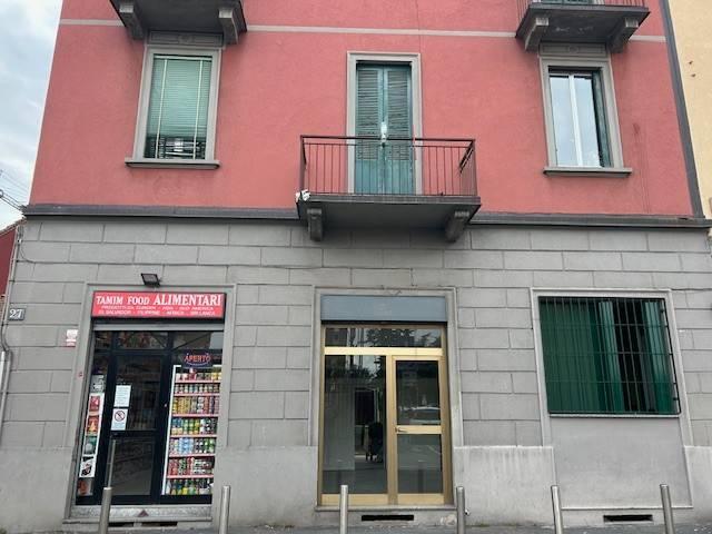 Geschäft in Via Francesco Rismondo 27, Milano - Foto 1