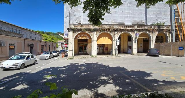 Appartamento in Piazza della Vittoria 22, Spoleto - Foto 1