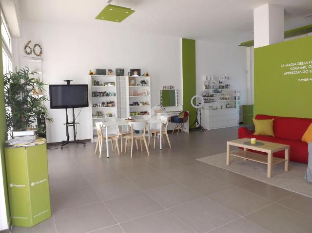 Negozio in Via Pietro Porcelli 8, Bisceglie - Foto 1