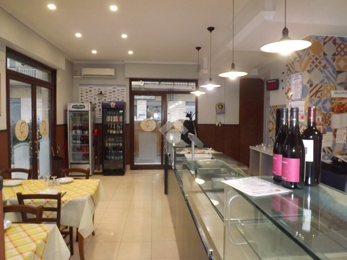 Negozio in Via Luigi d'Angiò 30, Bisceglie, {3} - Foto 2