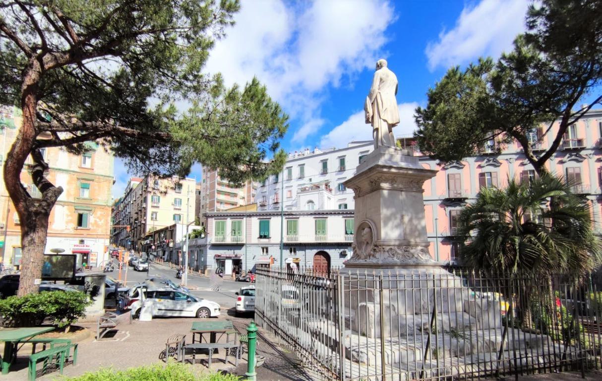 Negozio in Vico Cesarea 15, Napoli - Foto 1