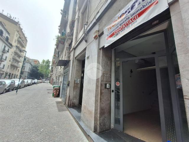 Negozio in Via Gian Lorenzo Bernini 103, Napoli - Foto 1