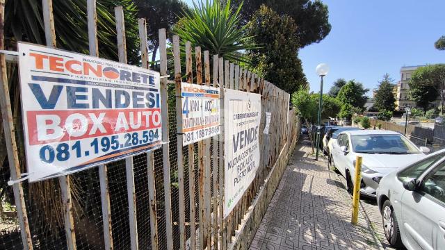 Garage or car box in Viale Colli Aminei 461, Napoli - Photo 1