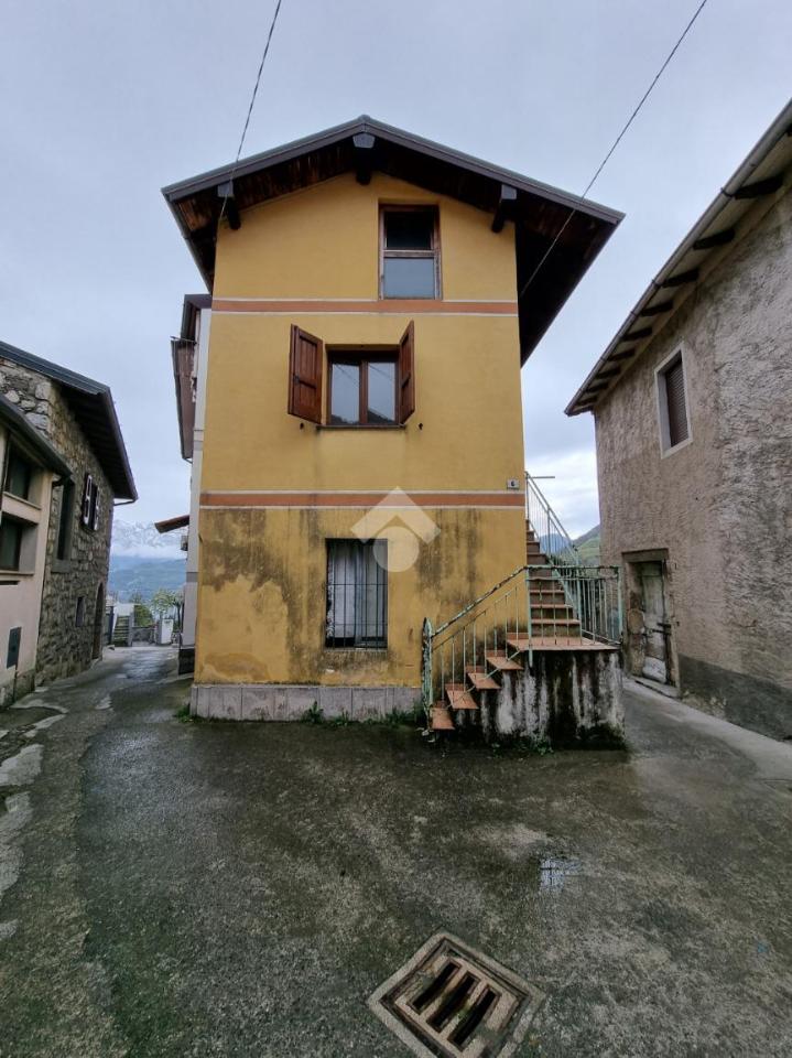 Casa indipendente in vendita a Tavernola Bergamasca