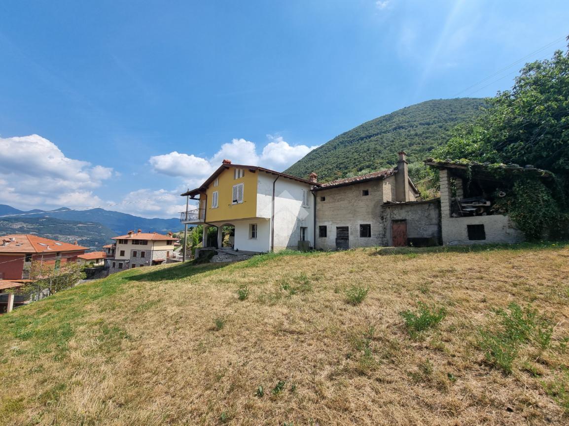Villa in vendita a Tavernola Bergamasca