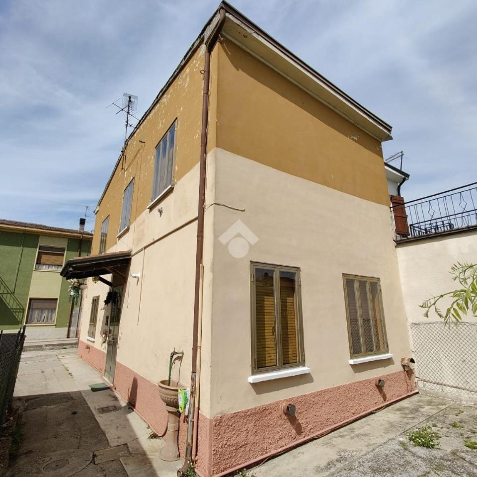 Casa indipendente in vendita a Serravalle A Po