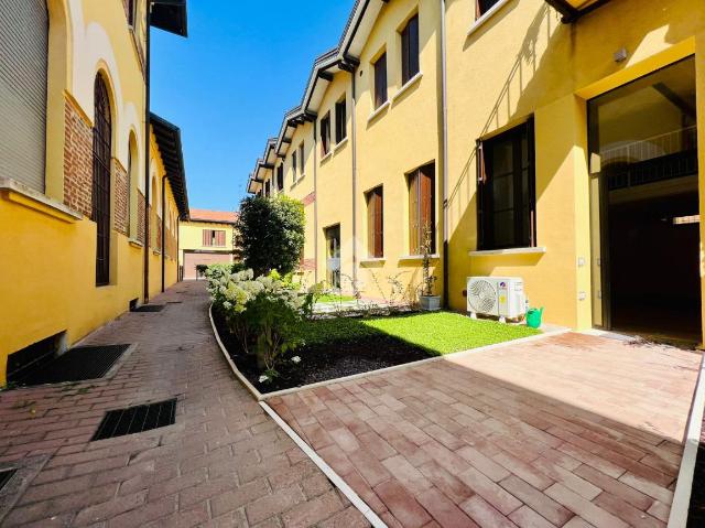 Terraced house in Viale Salvador Allende, Mantova - Photo 1