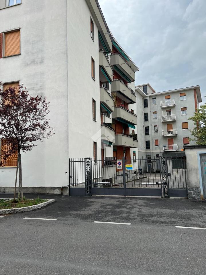 Magazzino in Viale Ugo Foscolo 23, Monza - Foto 1