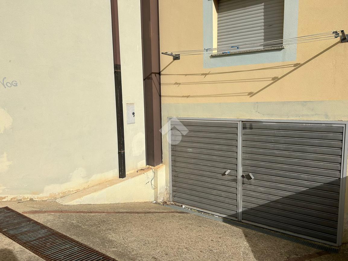 Magazzino in Via Togliatti 108, Corigliano-Rossano, {3} - Foto 2