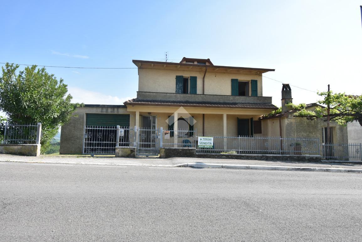 Casa indipendente in vendita a Borghi