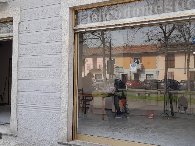 Shop in Piazza della Repubblica 8, Bascapè - Photo 1