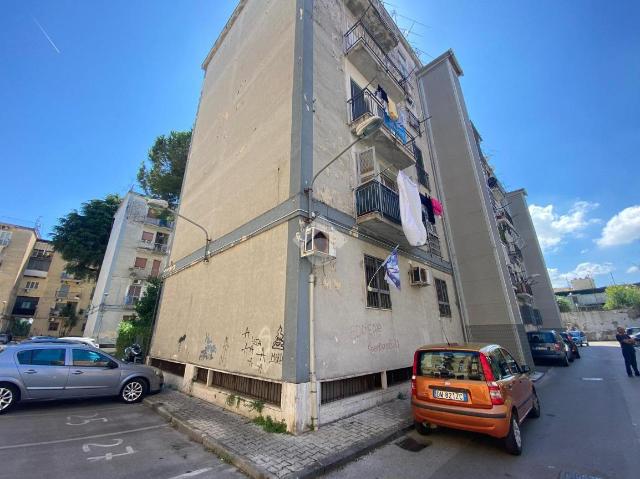 Dreizimmerwohnung in Via dell'Abbondanza 48, Napoli - Foto 1