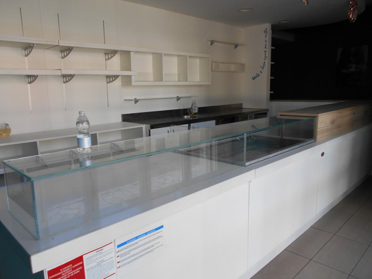 Negozio in Viale Leopardi , Lido degli Estensi (Fe) 25, Comacchio, {3} - Foto 1
