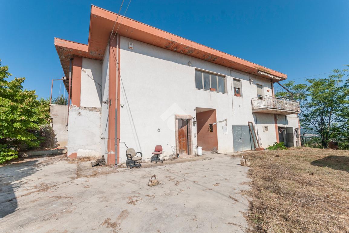 Casa indipendente in vendita a Roseto Degli Abruzzi