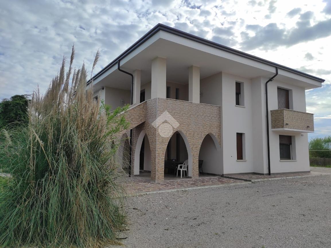 Villa in vendita a Correzzola