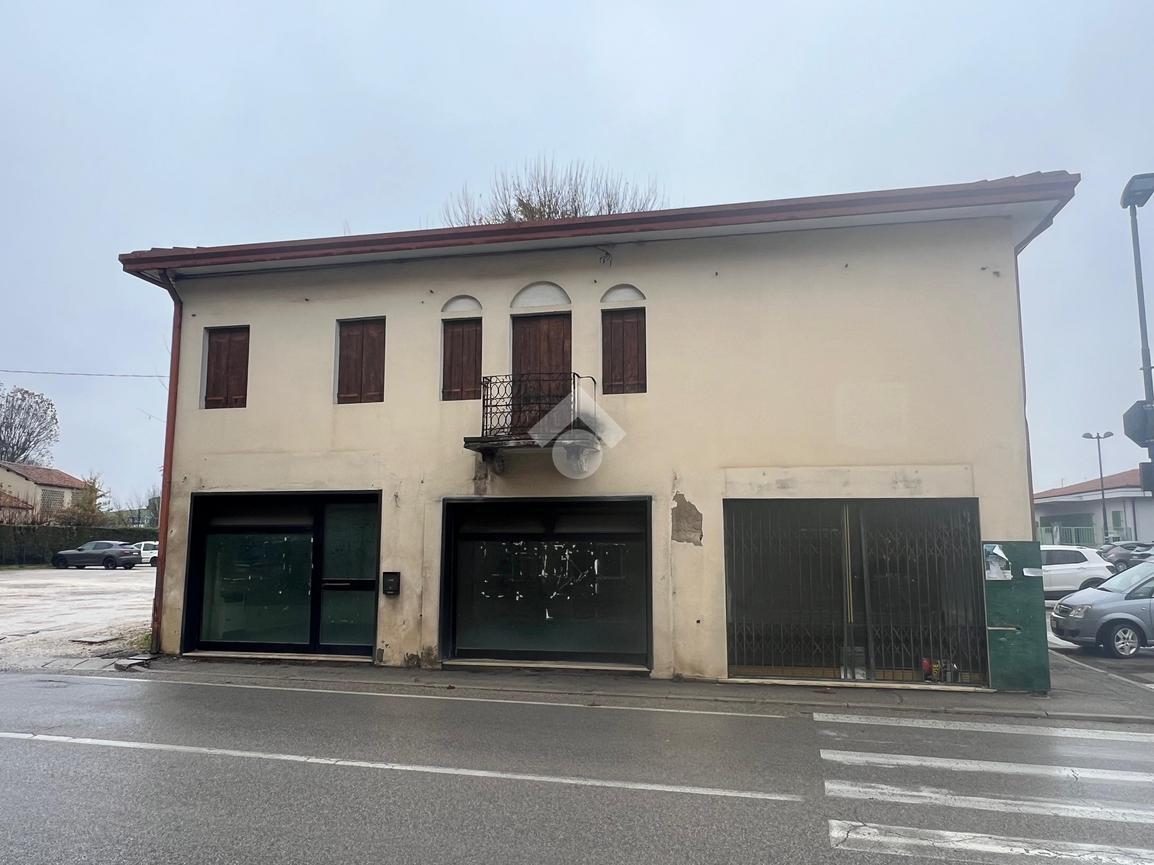 Negozio in Piazza 4 Novembre 17, Sant'Angelo Di Piove Di Sacco, {3} - Foto 1
