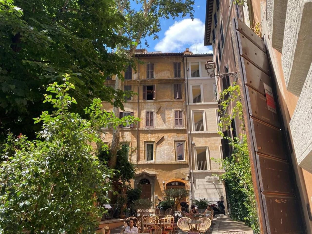 appartamento in vendita a Roma in zona Parione/Sant'Eustachio