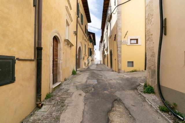 Vierzimmerwohnung in Via Arischia 4, L'Aquila - Foto 1