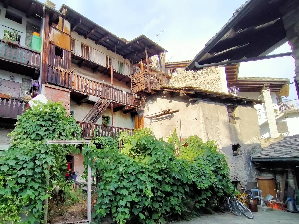 Casa indipendente in vendita a Aosta