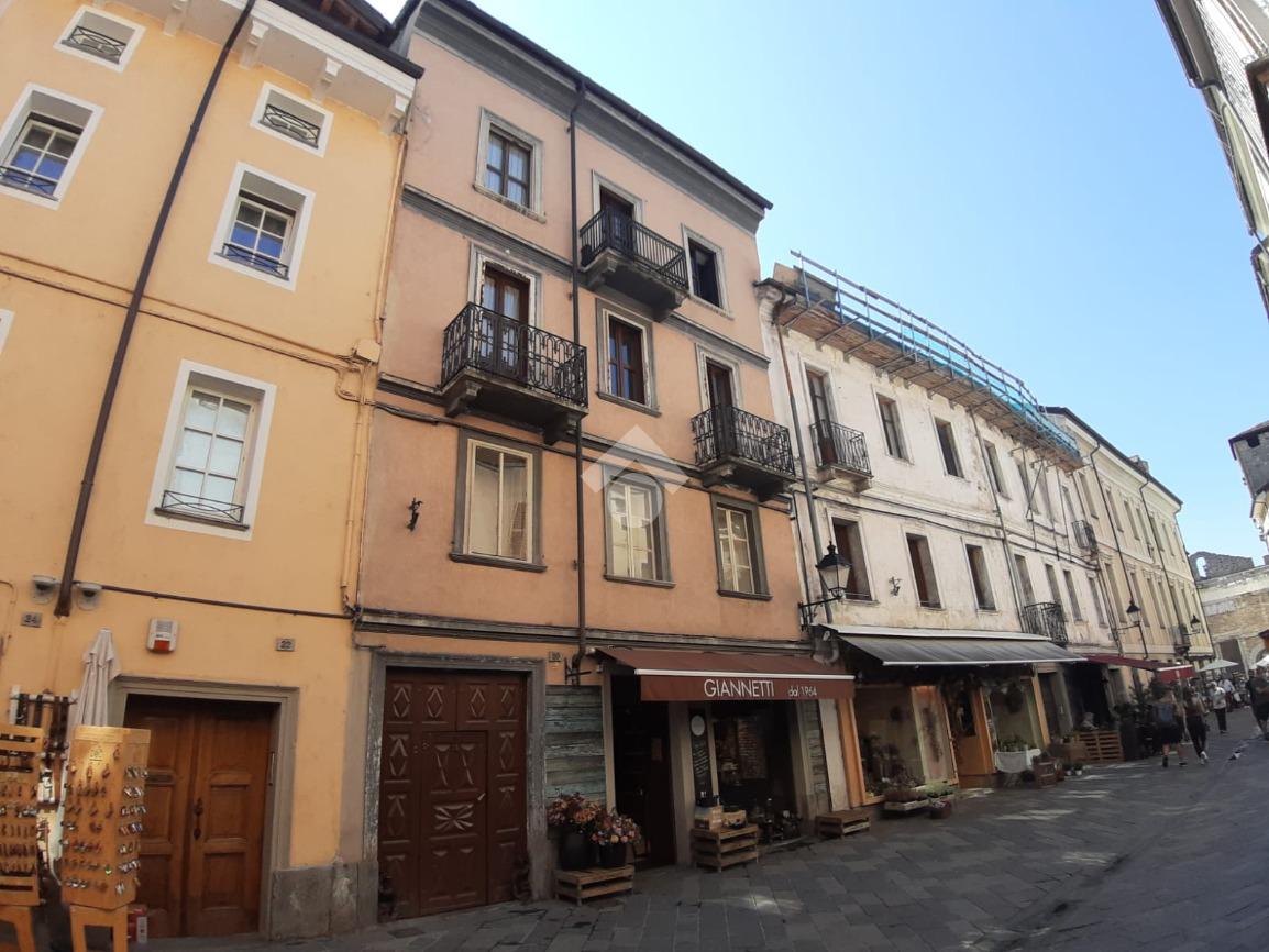 Palazzo in vendita a Aosta