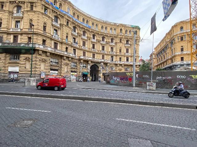 Shared office in Piazza Nicola Amore 14, Napoli - Photo 1