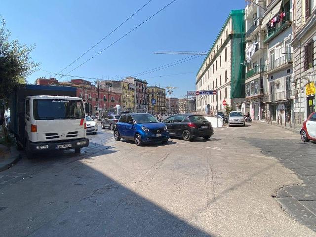 Geschäft in Via Ettore Bellini 16, Napoli - Foto 1