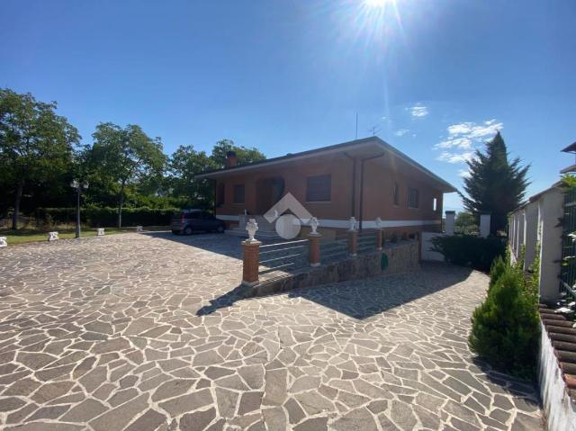 Villa in Via G. Verrazzano 3, Avezzano - Foto 1