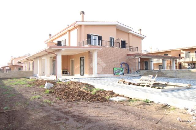 Villa in Via Alessandro Fortis, Pomezia - Foto 1