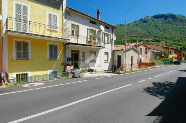 Quadrilocale in Via Borgovalle 71, Gualdo Tadino - Foto 1