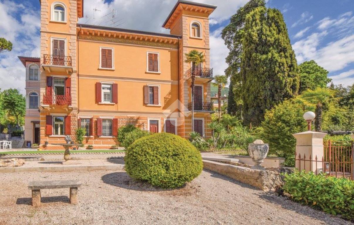 Casa indipendente in vendita a Gardone Riviera