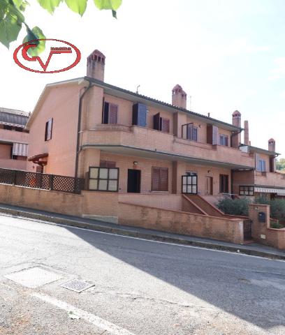 Terraced house in Via Pestello, Montevarchi - Photo 1