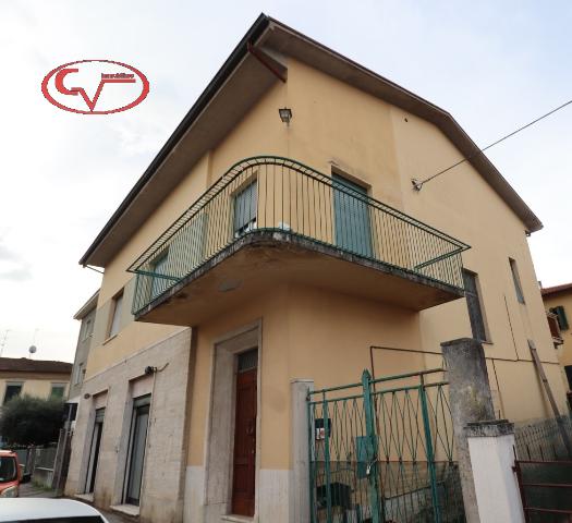 Terraced house in Via Gramsci, Montevarchi - Photo 1