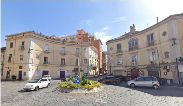 4-room flat in Via Roberto d'Angiò 15, Santa Maria Capua Vetere - Photo 1