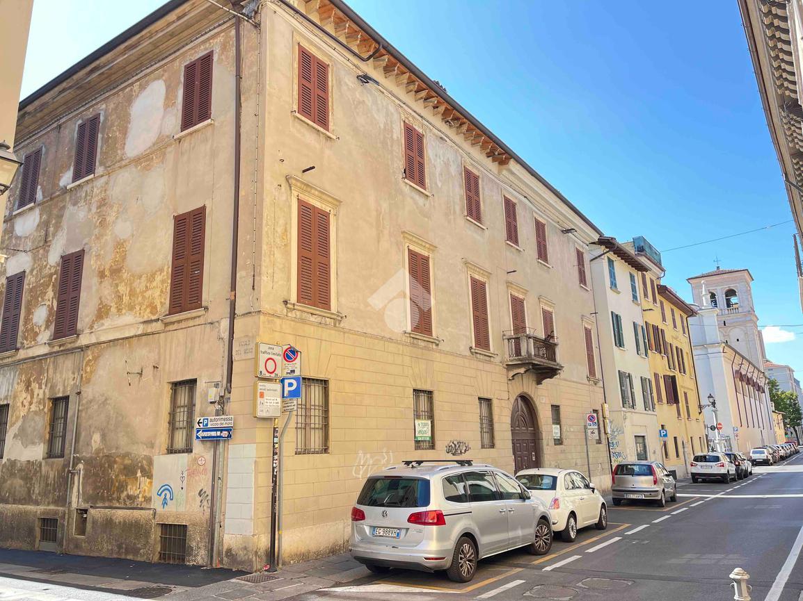 Casa indipendente in vendita a Brescia
