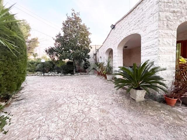 Villa in Viale Casellone 1, Fasano - Foto 1