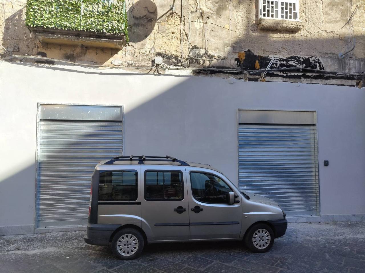 Negozio in affitto a Napoli