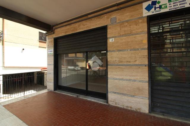 Negozio in Via Sardegna 12, Casagiove - Foto 1