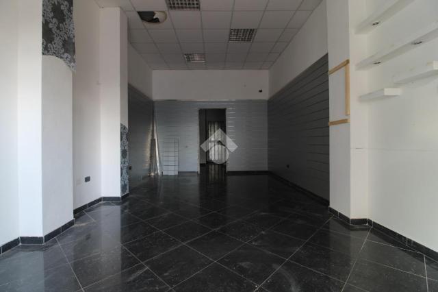 Negozio in Via Aldo Moro 59, Casagiove - Foto 1