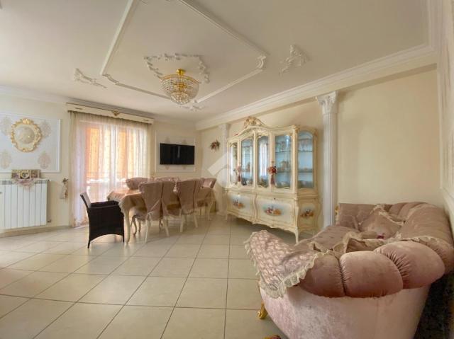 4-room flat in Via Giuseppe Garibaldi 17, Orta di Atella - Photo 1