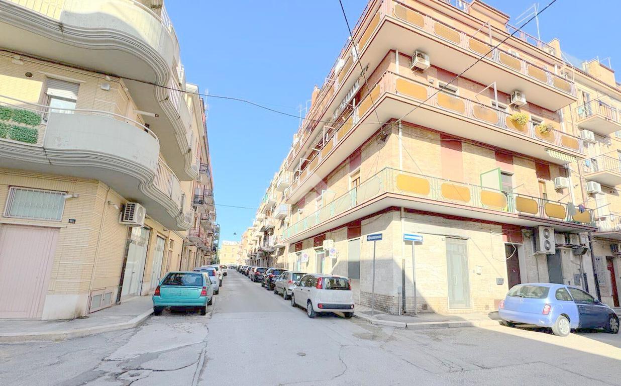 Ufficio in Via Cesare Battisti 51, Lucera, {3} - Foto 1