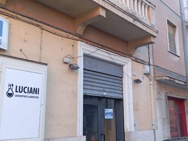 Negozio in Via Benci E Gatti 3, Civitavecchia - Foto 1