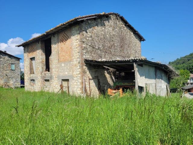 Detached house in Via Cà De Schiavino 10, Viano - Photo 1