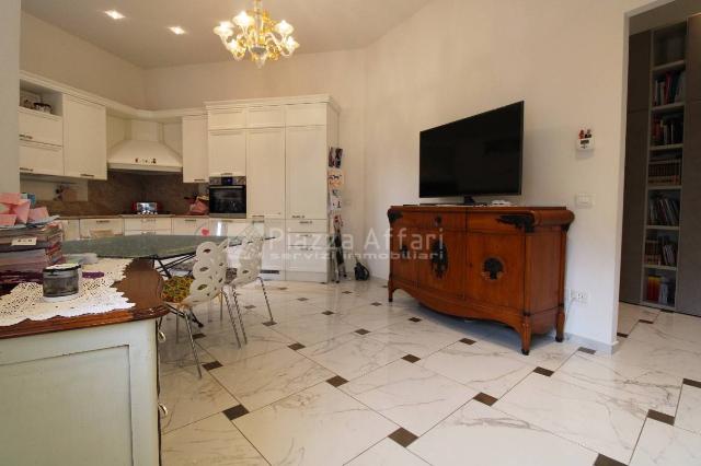 4-room flat in Via Leopoldo Nobili, Reggio nell'Emilia - Photo 1