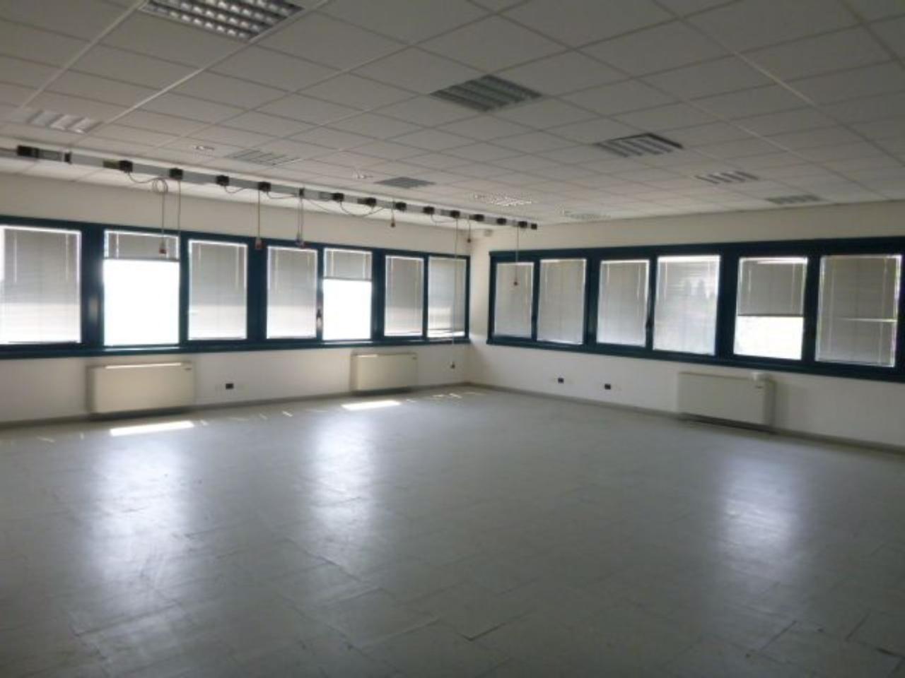 Ufficio in Via Pietro Colletta 8, Reggio Emilia, {3} - Foto 2