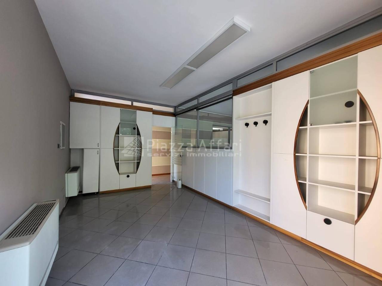 Ufficio in Via Guido Riccio Fogliani 2, Reggio nell'Emilia, {3} - Foto 1
