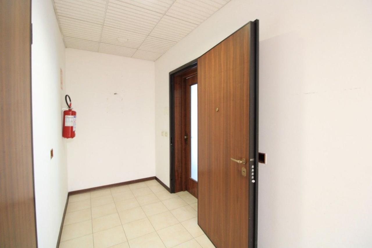 Ufficio in Via Gran Sasso d'Italia 40, Reggio Emilia, {3} - Foto 2